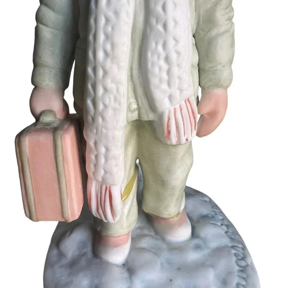 Frances Hook "All Bundled Up" signed by Barbara Hook Figurine dated 1982 - Picture 4 of 14